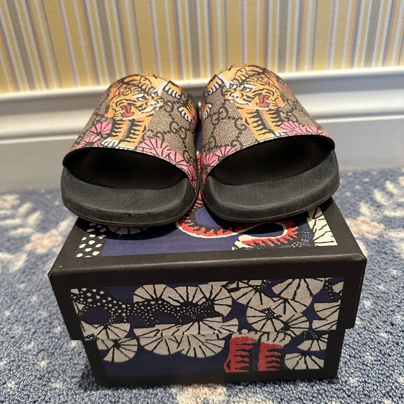 Gucci Beach Slides - Bengal Tiger - Picture 2 of 8
